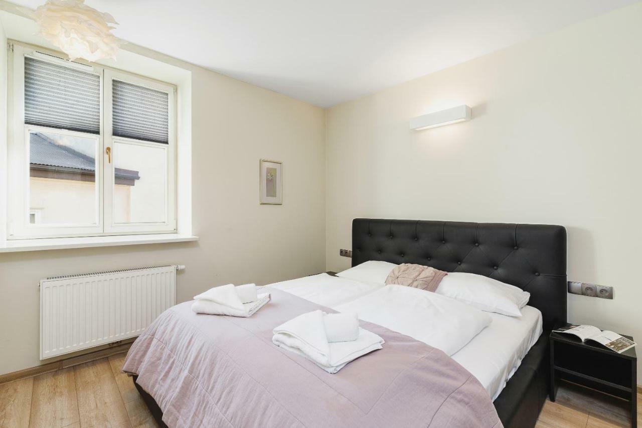 Apartments Cracow Miodowa By Renters Krakow Exterior photo