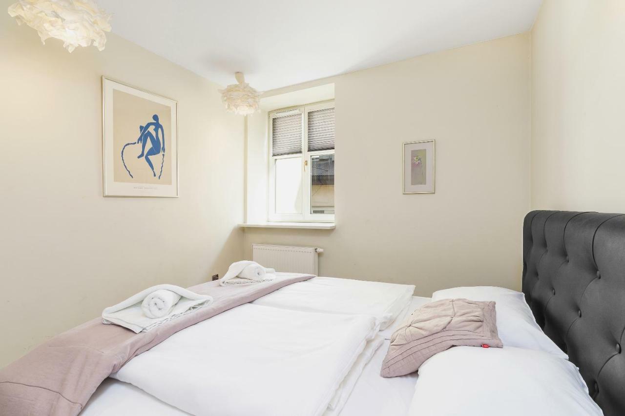 Apartments Cracow Miodowa By Renters Krakow Exterior photo